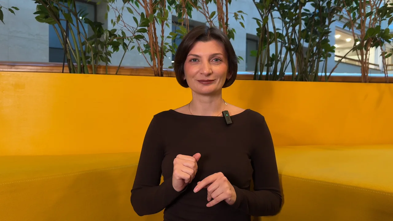 Ірина Саєнко усміхається, кадр із відео знайомства